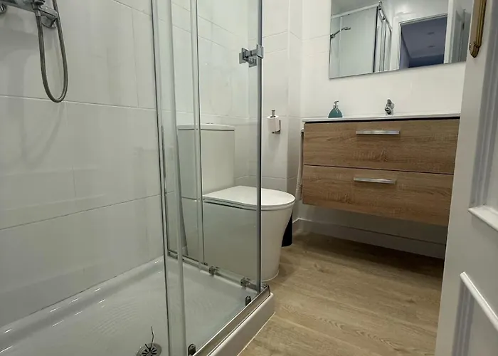 Junto A La Real Y Antigua En