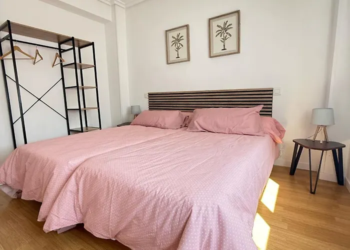 Junto A La Real Y Antigua En Lejlighed Burgo